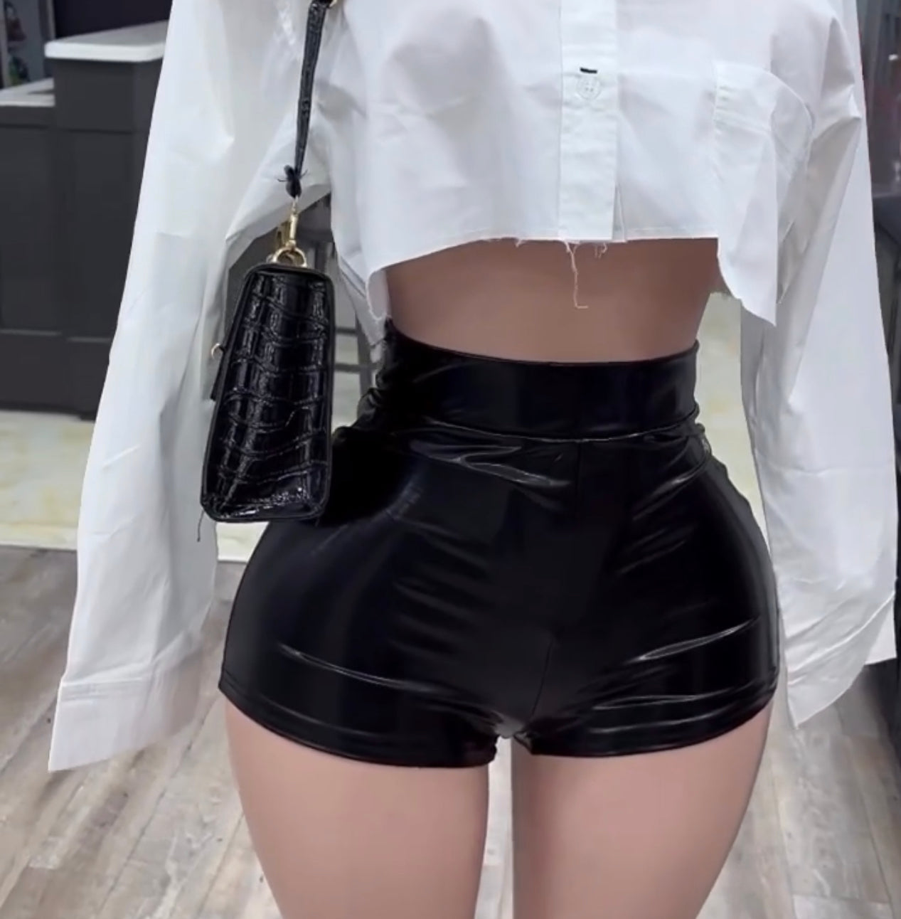 PATENT LEATHER SHORTS